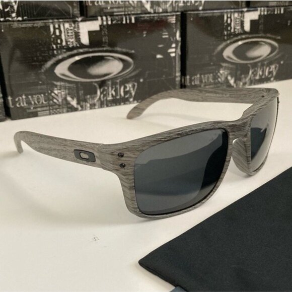Oakley Holbrook Prizm Polarized Black Lenses OO9102 Woodgrain Frame - Picture 5 of 8